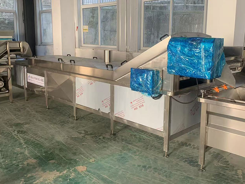 陜西果蔬脆片低溫油炸加工現(xiàn)場